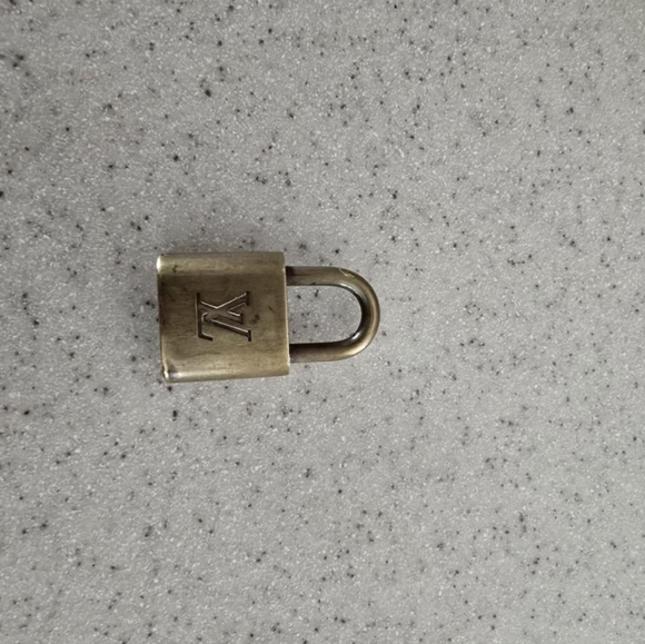 Luis Vuitton lock w/o key - Picture 1 of 2